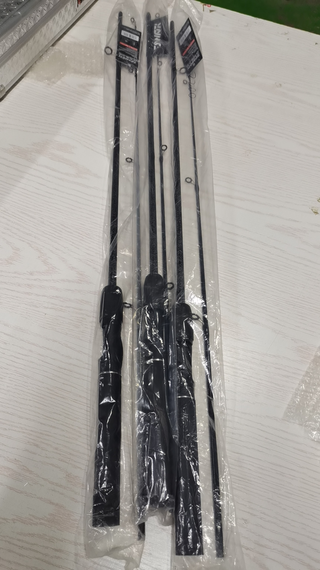      路亚竿一支