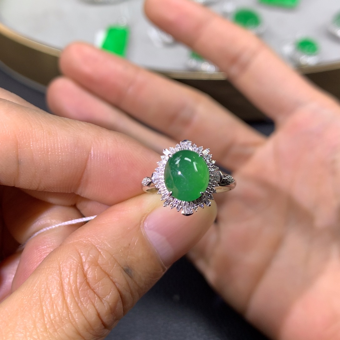 翡翠戒指18K金镶嵌翡翠