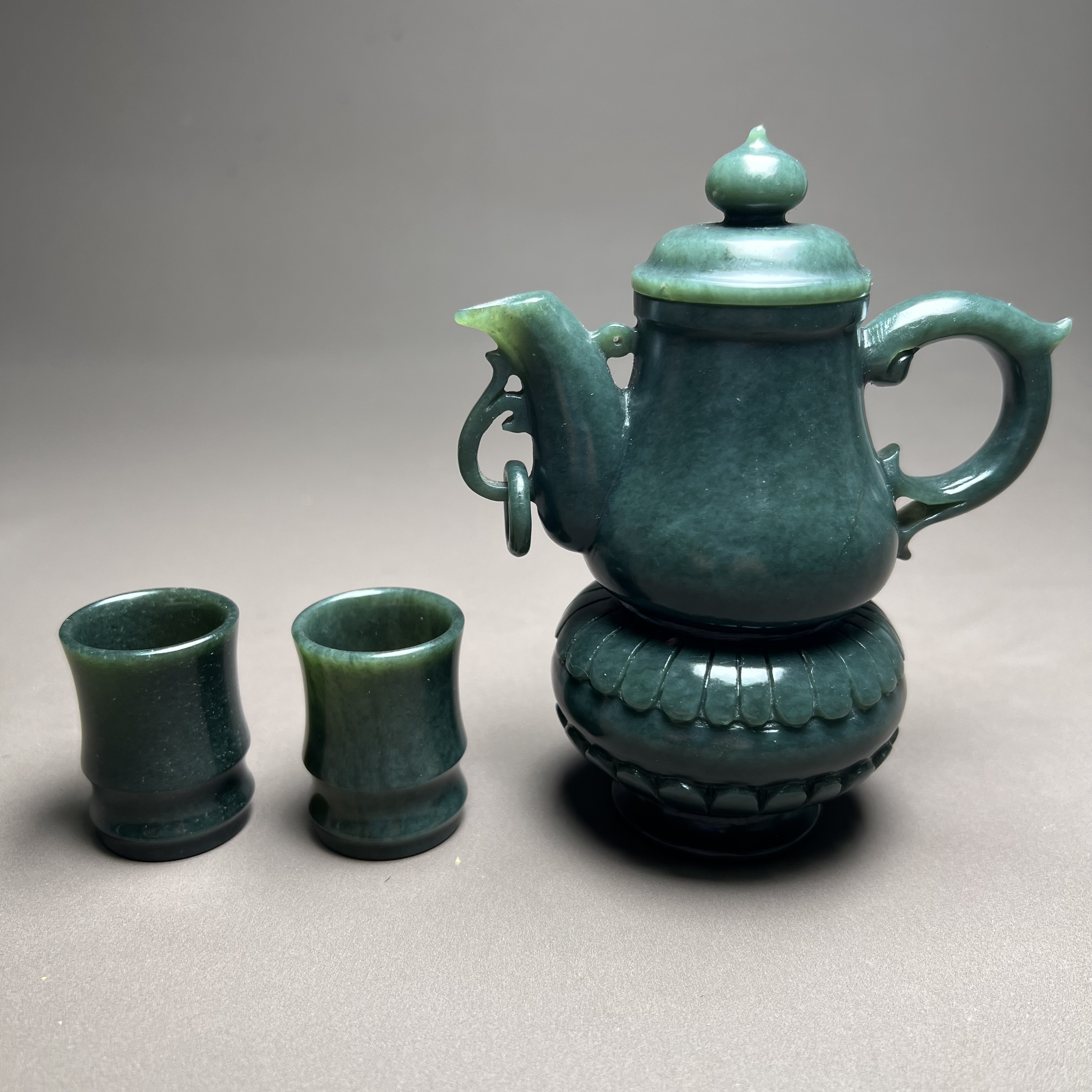 D741海川拍卖和田玉茶壶