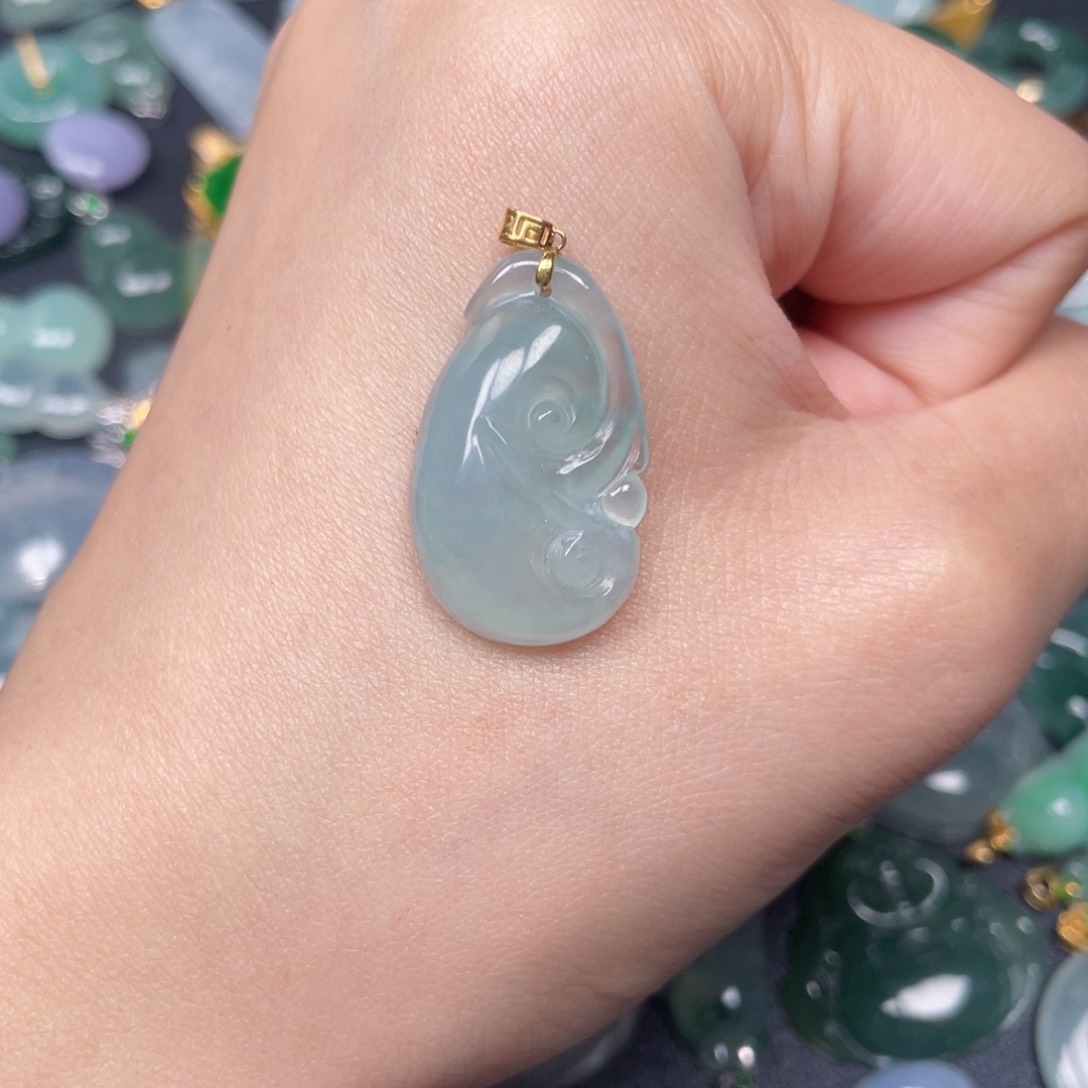 翡翠颈饰18K金镶嵌翡翠