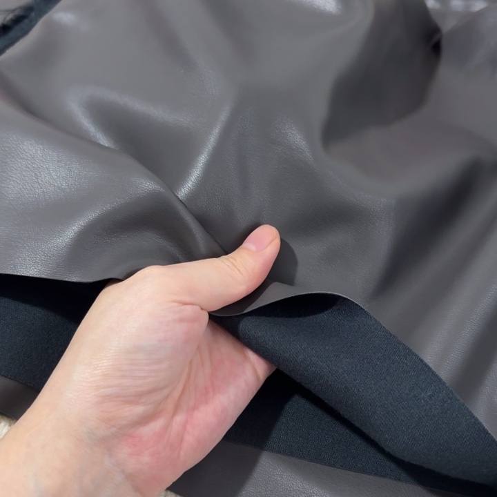 混纺灰色棉底皮1米。  