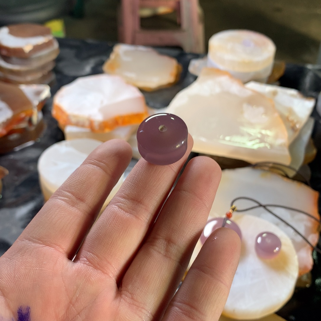 诺***诺玛瑙/玉髓未镶嵌颈饰