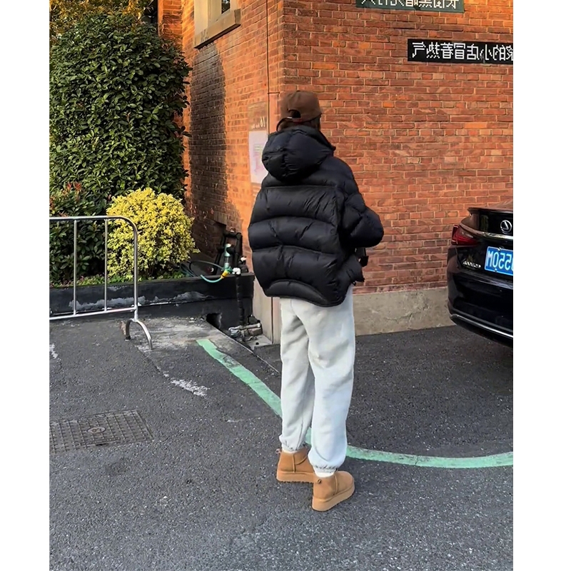黑色龟背羽绒服女连帽2025冬季新款小个子时尚白鸭绒短款面包服