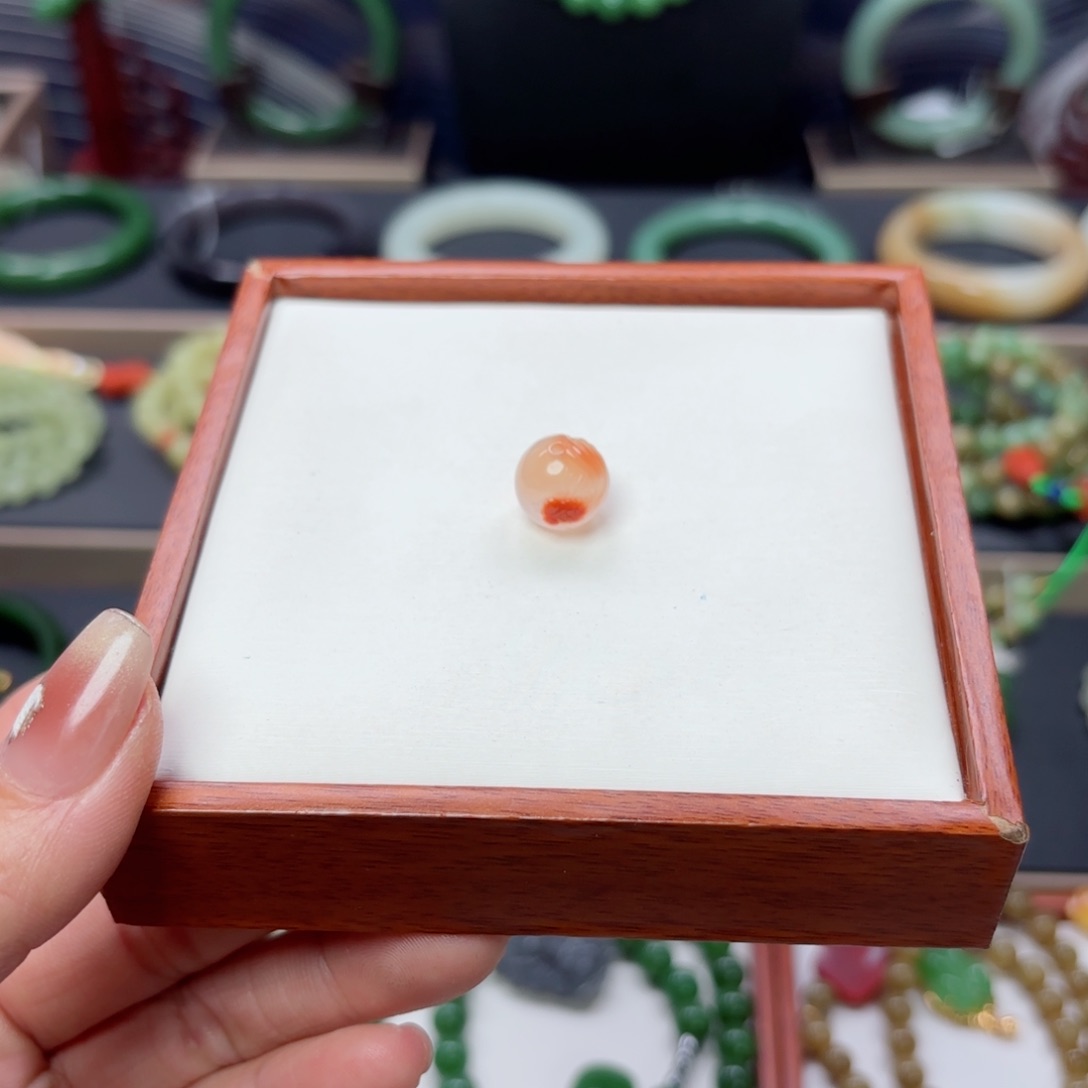南红玛瑙吊坠未镶嵌浅*