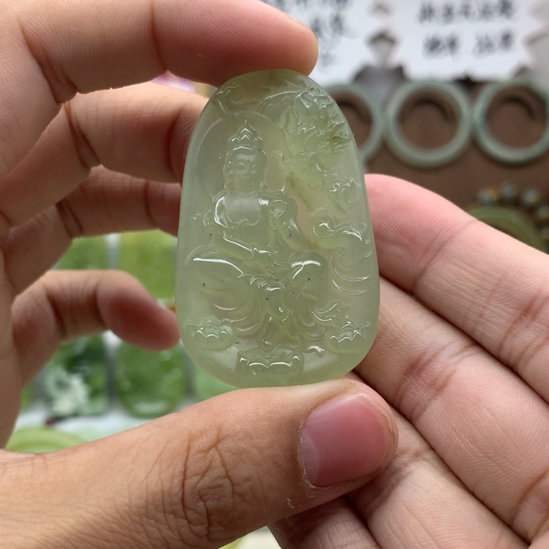 岫玉未镶嵌吊坠(赠链)