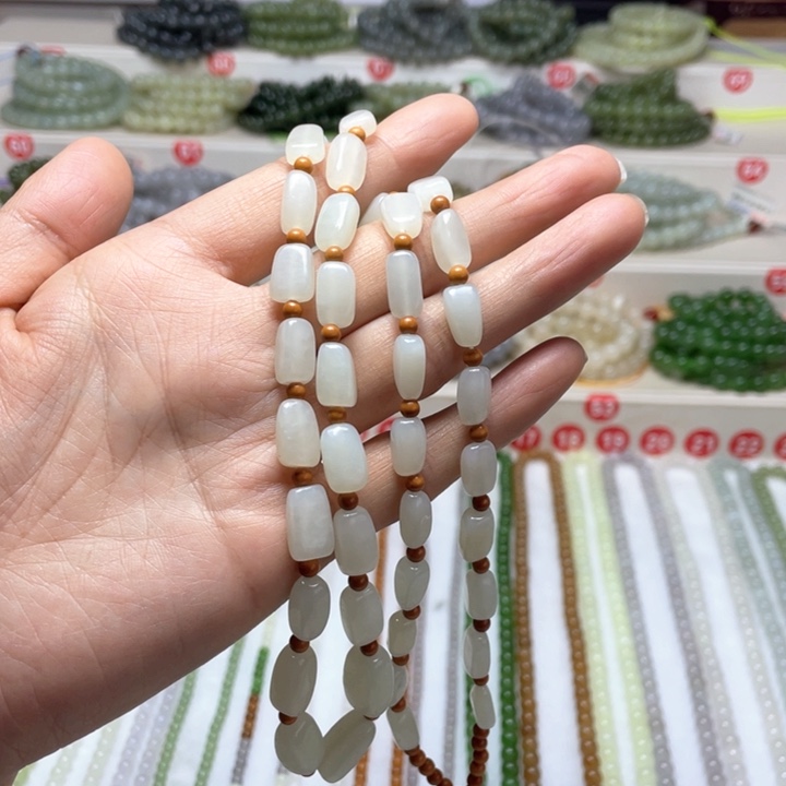 和田玉颈饰未镶嵌