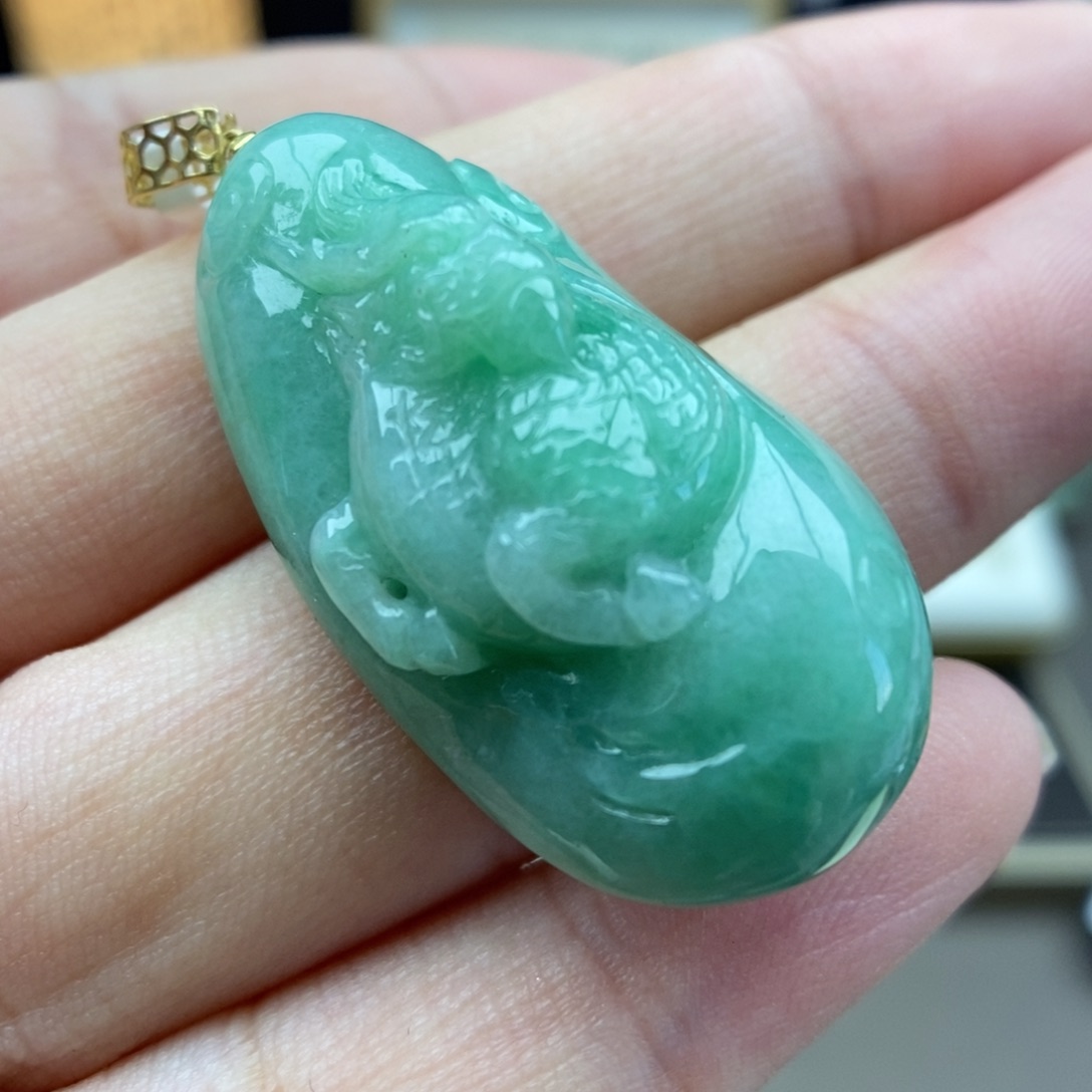 翡翠18K金镶嵌颈饰吊坠25