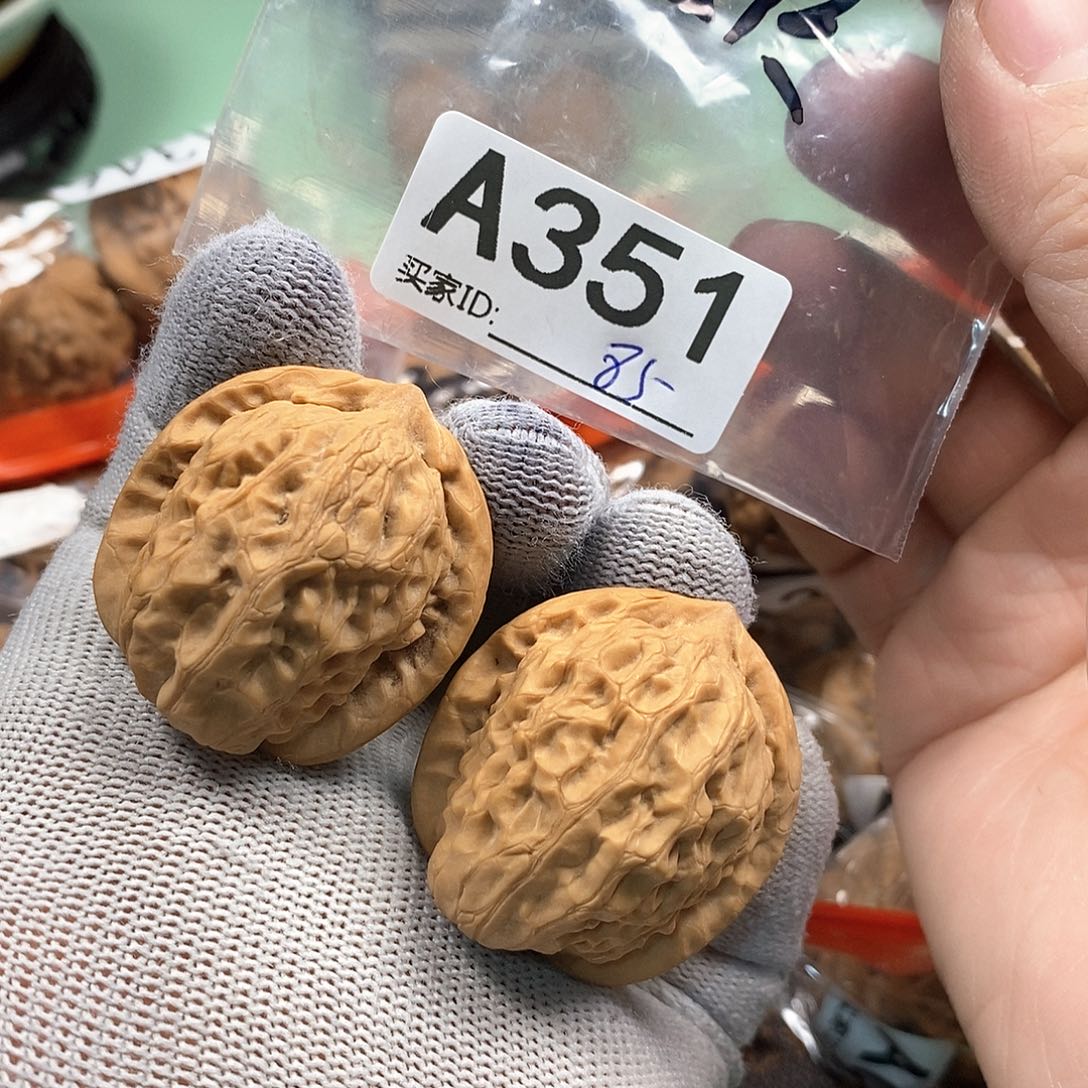 桃核把件一抹红2代。 35尺