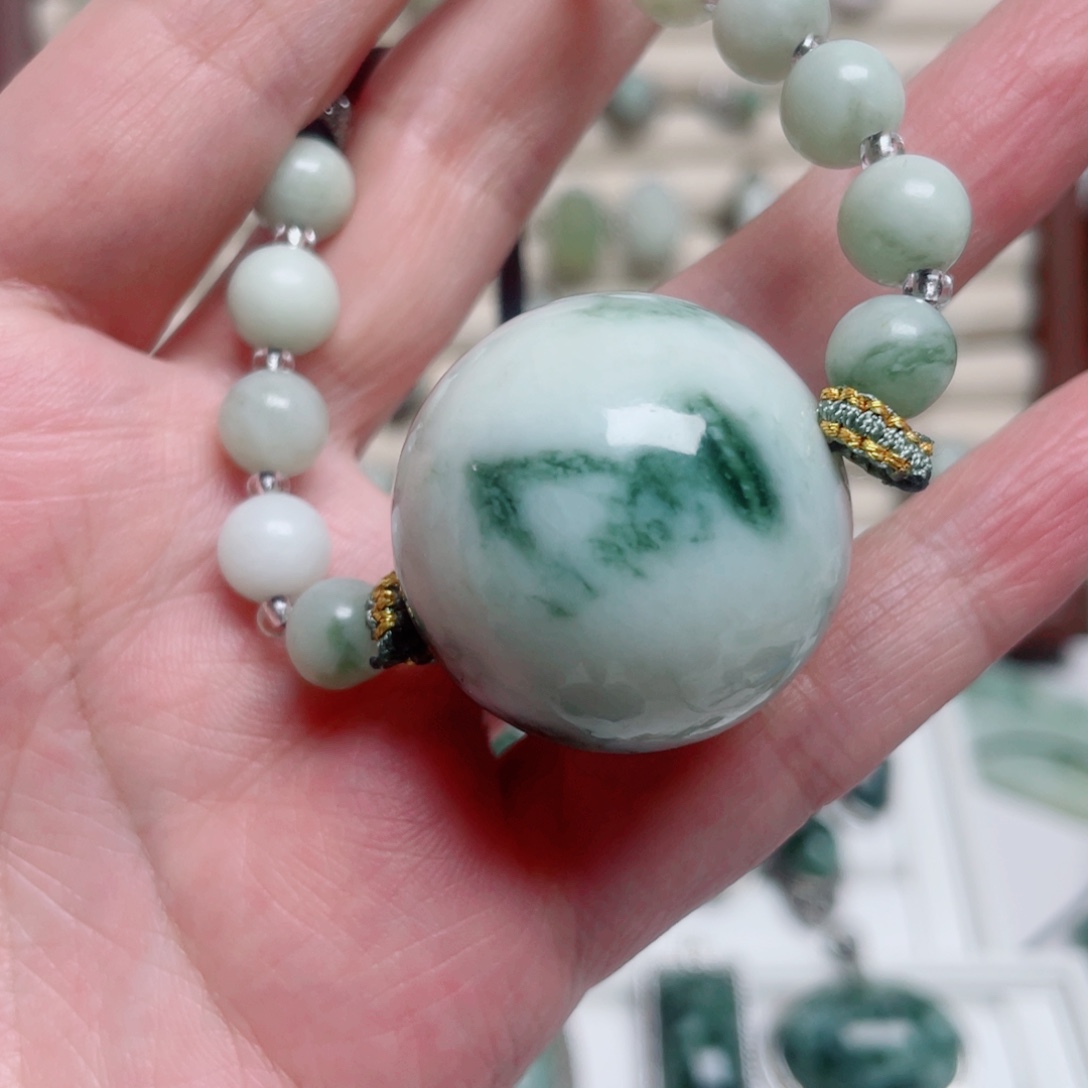 轻***月透闪石-蛇纹石玉未镶嵌颈饰