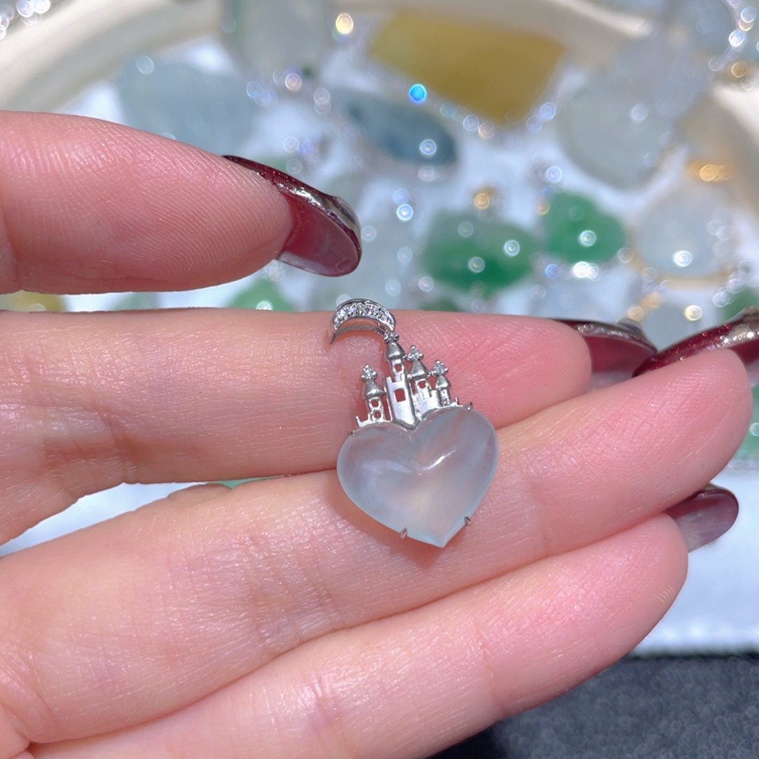 翡翠颈饰18K金镶嵌翡翠