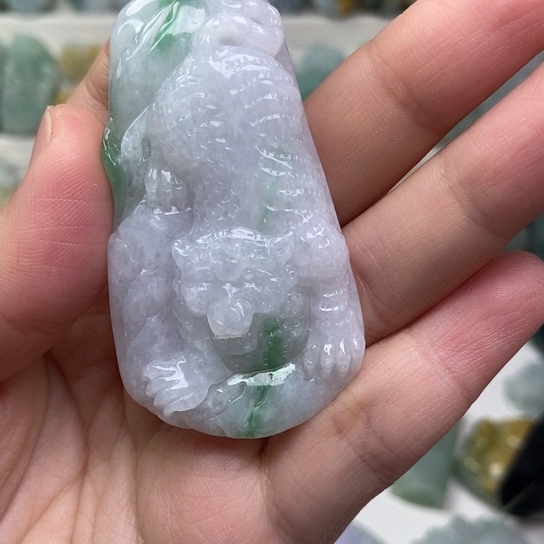 翡翠未镶嵌吊坠(赠链)