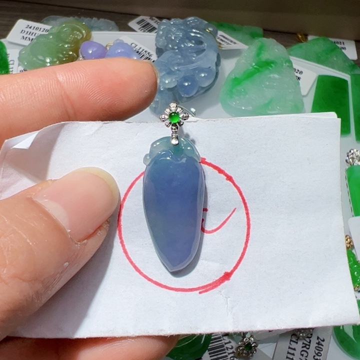 翡翠挂件18K金镶嵌翡翠