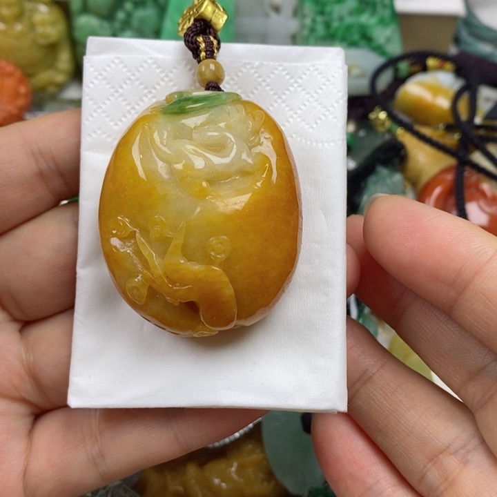 翡翠吊坠(赠链)未镶嵌