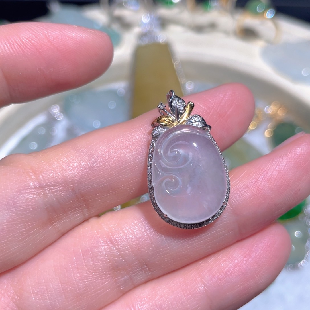 翡翠颈饰18K金镶嵌翡翠