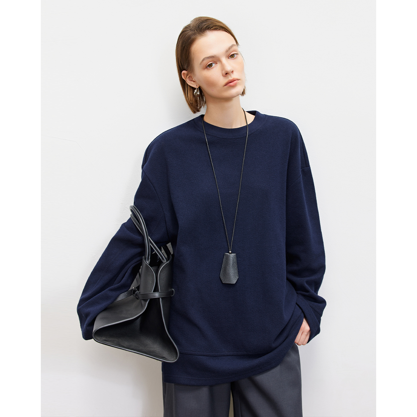 LUR 秋冬新款舒适亲肤宽松圆领长袖套头卫衣松弛感简约休闲风上衣