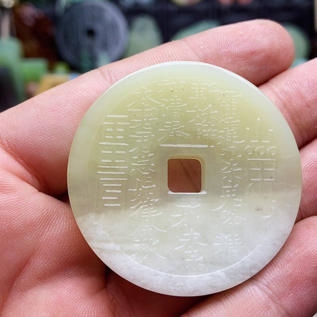 蛇纹石玉挂件未镶嵌