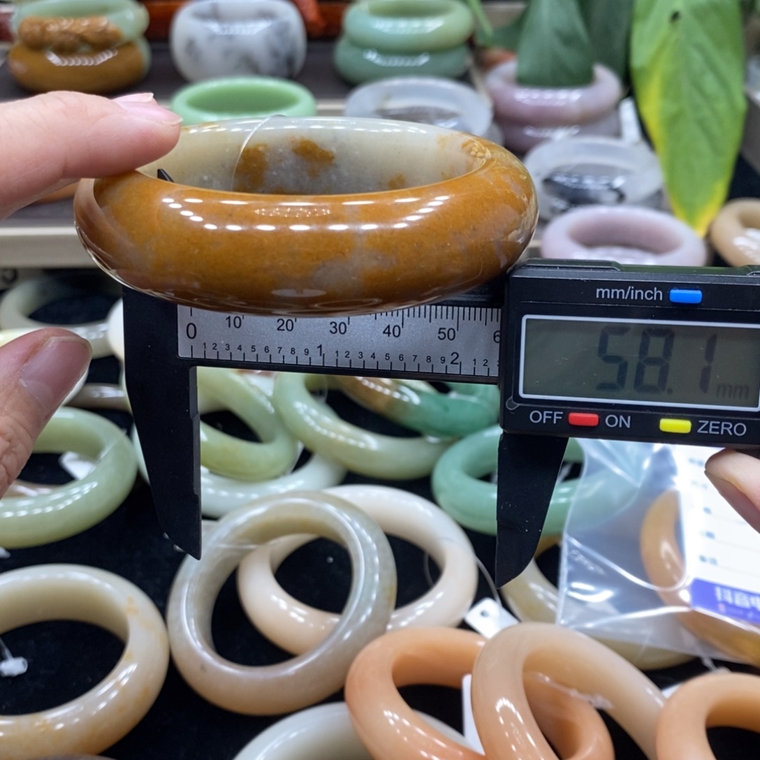 石英岩玉未镶嵌手镯