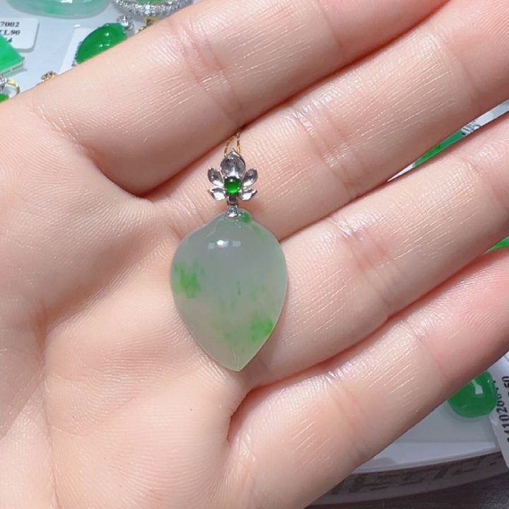 翡翠挂件18K金镶嵌翡翠