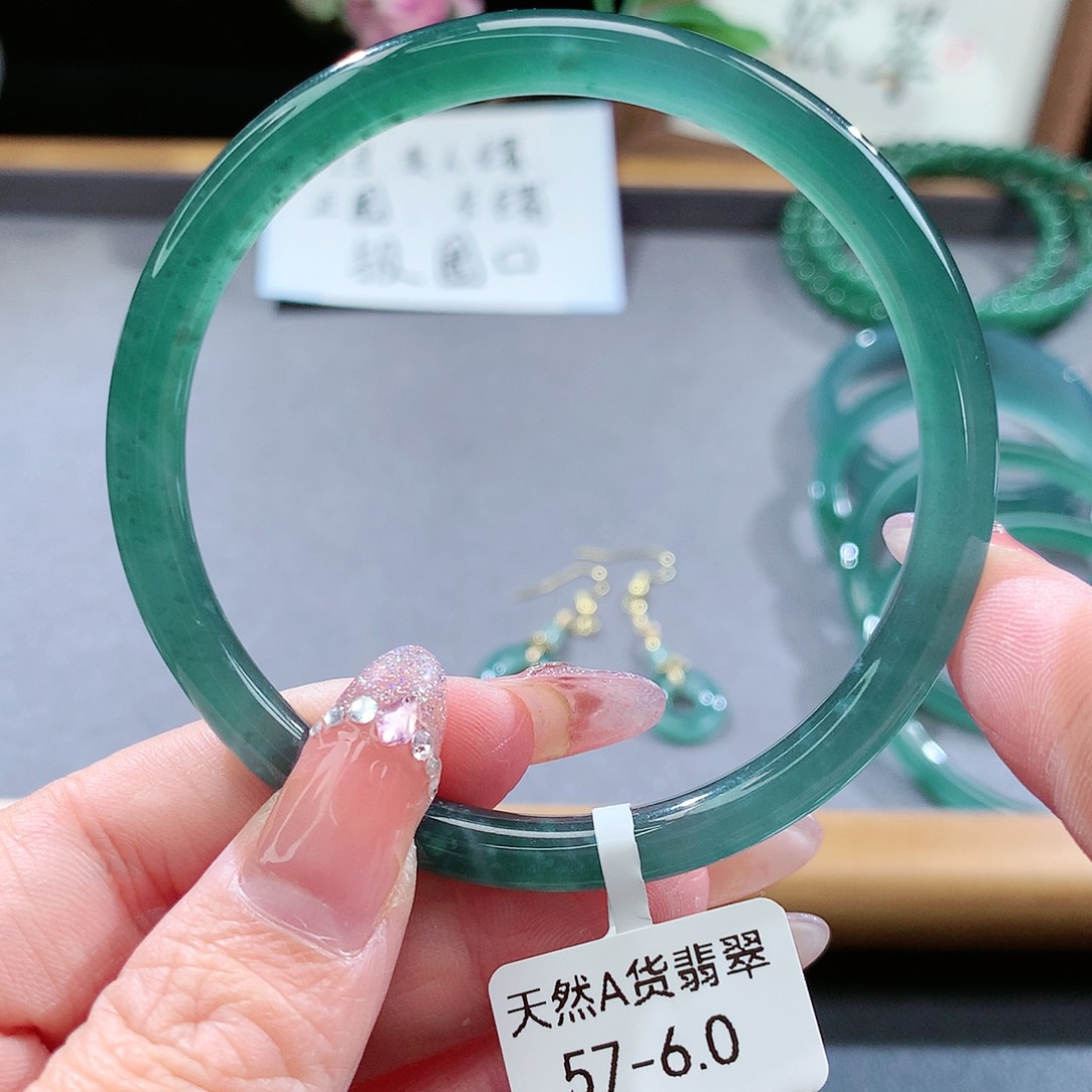 翡翠手镯（圆镯）未镶嵌