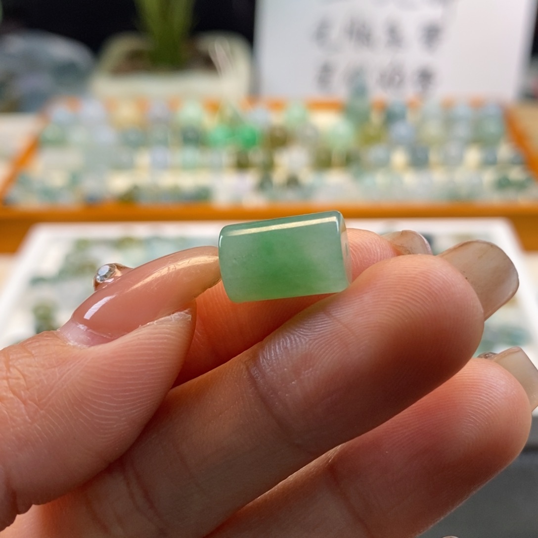 翡翠散珠玲***g天然翡翠12.9.×8.5