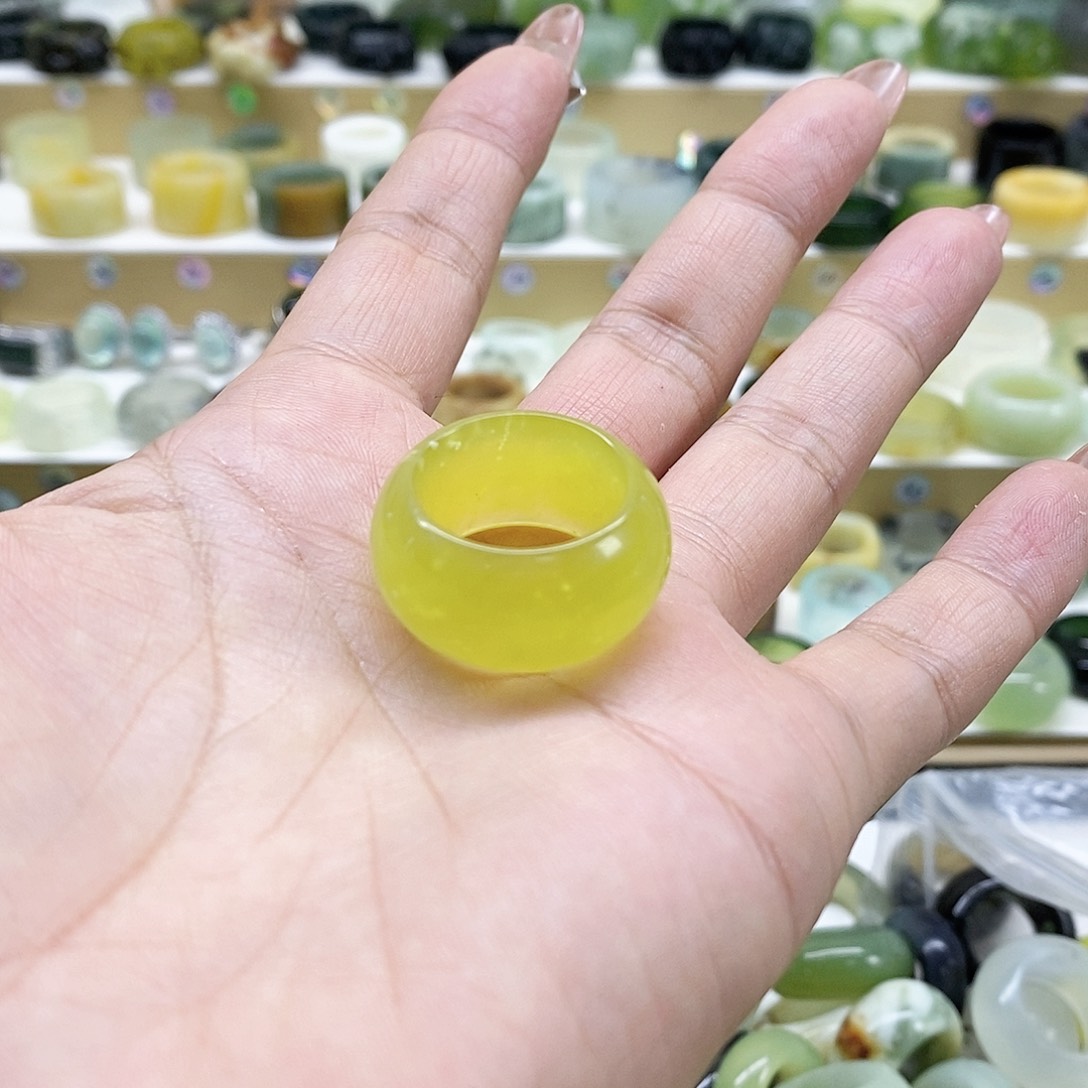 岫玉戒指未镶嵌我****?