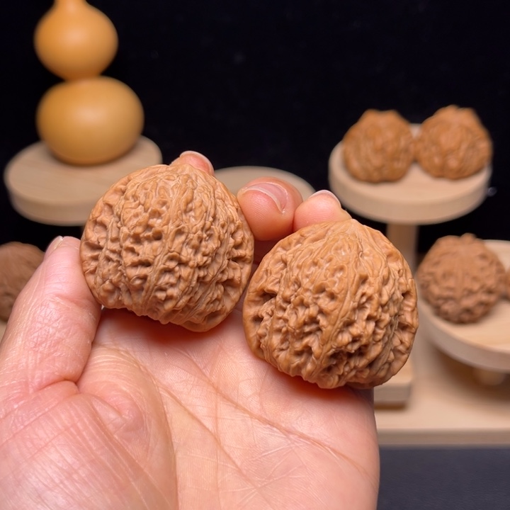 文玩核桃吊坠40绣球