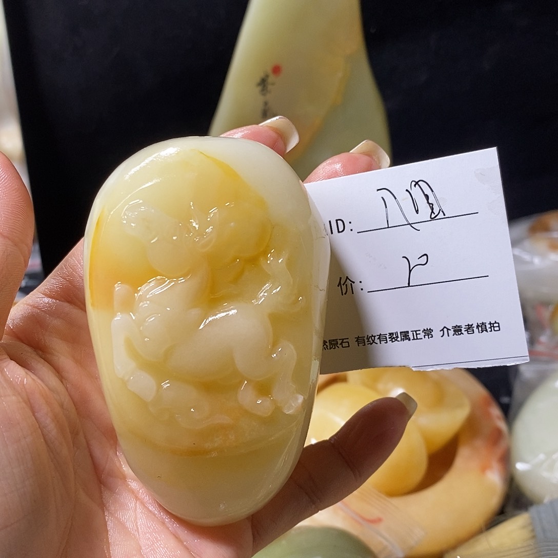 石材入***人古青石手把件
