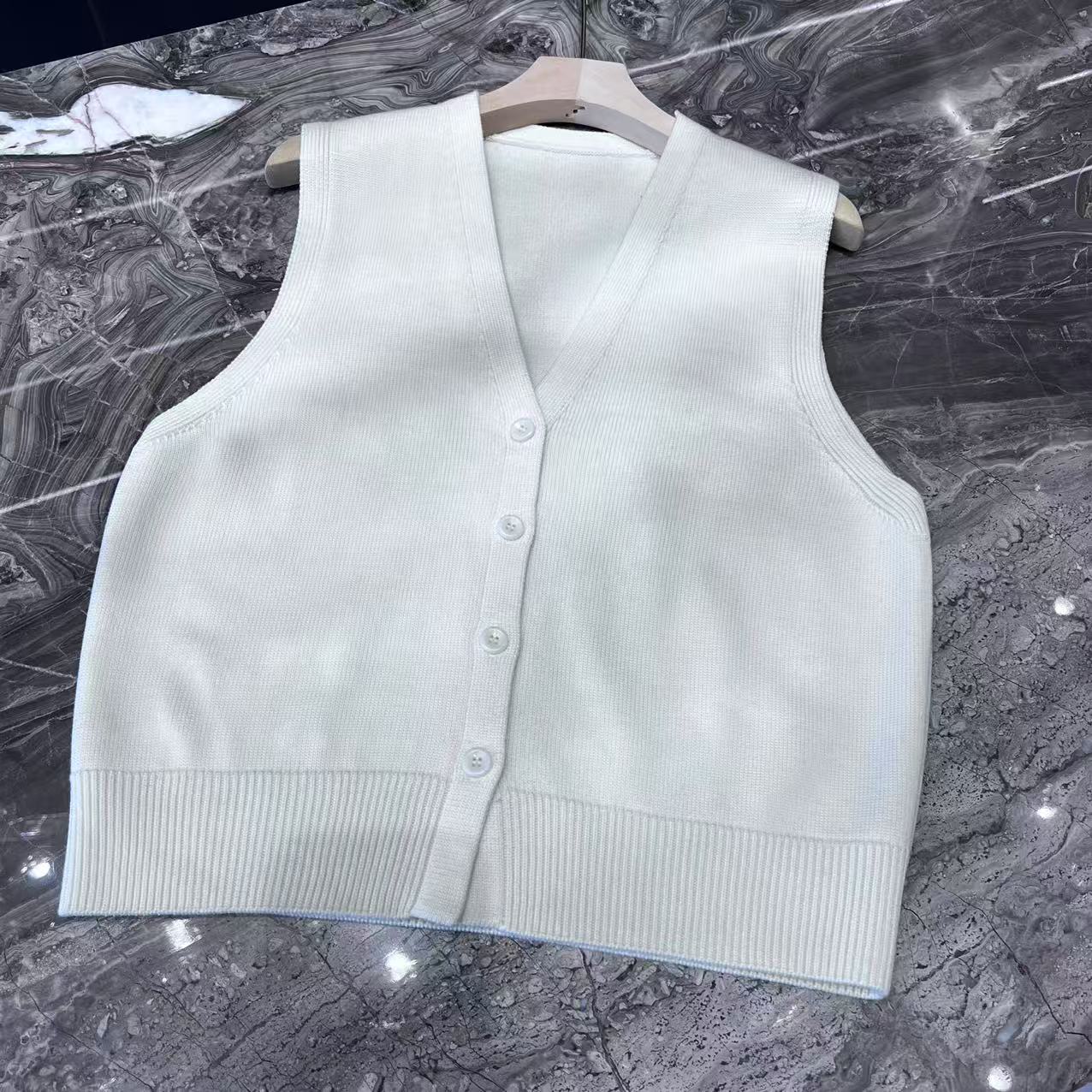 春季怦然心动文艺范针织马甲MG8003