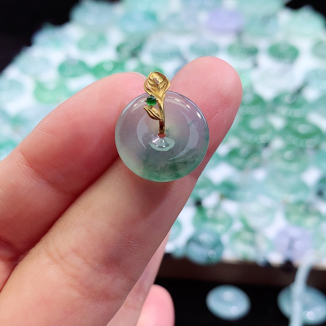 颈饰足铂镶嵌翡翠16.9/3.9