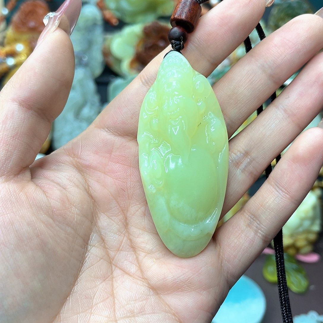 蛇纹石玉颈饰未镶嵌