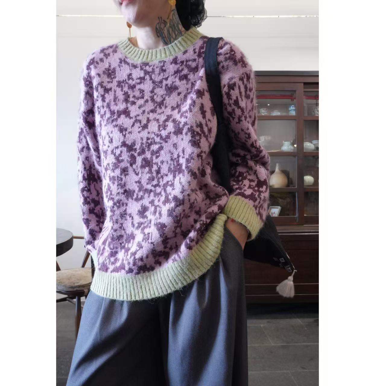 18-98粉豹少女毛衣粉色圆领宽松复古时尚