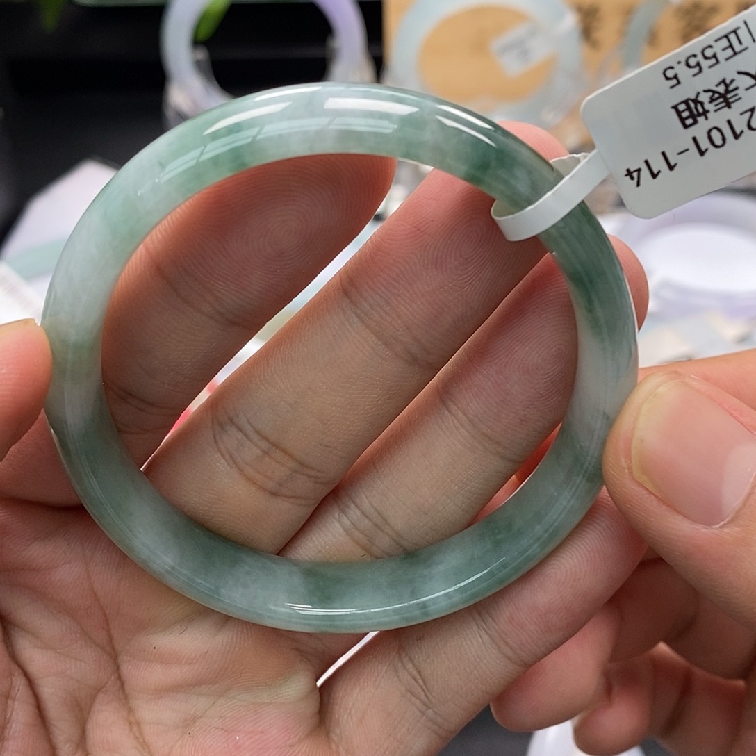 翡翠手镯未镶嵌手镯