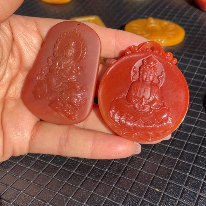 未镶嵌石英质玉（黄龙玉）挂件