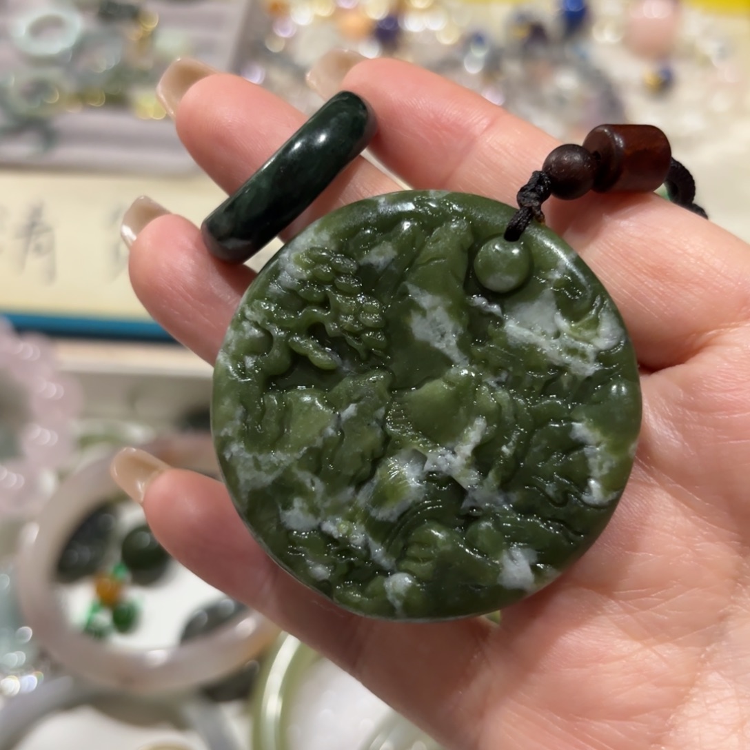 岫岩老玉（透闪石质玉）未镶嵌颈饰打包