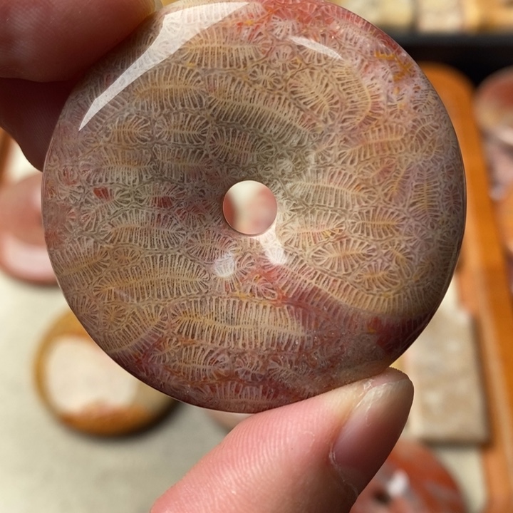 硅化玉颈饰未镶嵌静**开