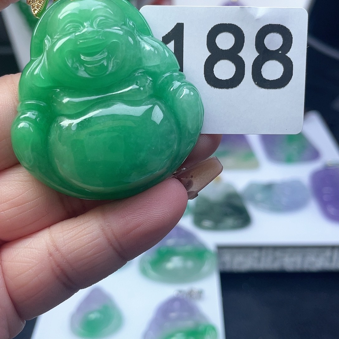 翡翠吊坠(赠链)未镶嵌