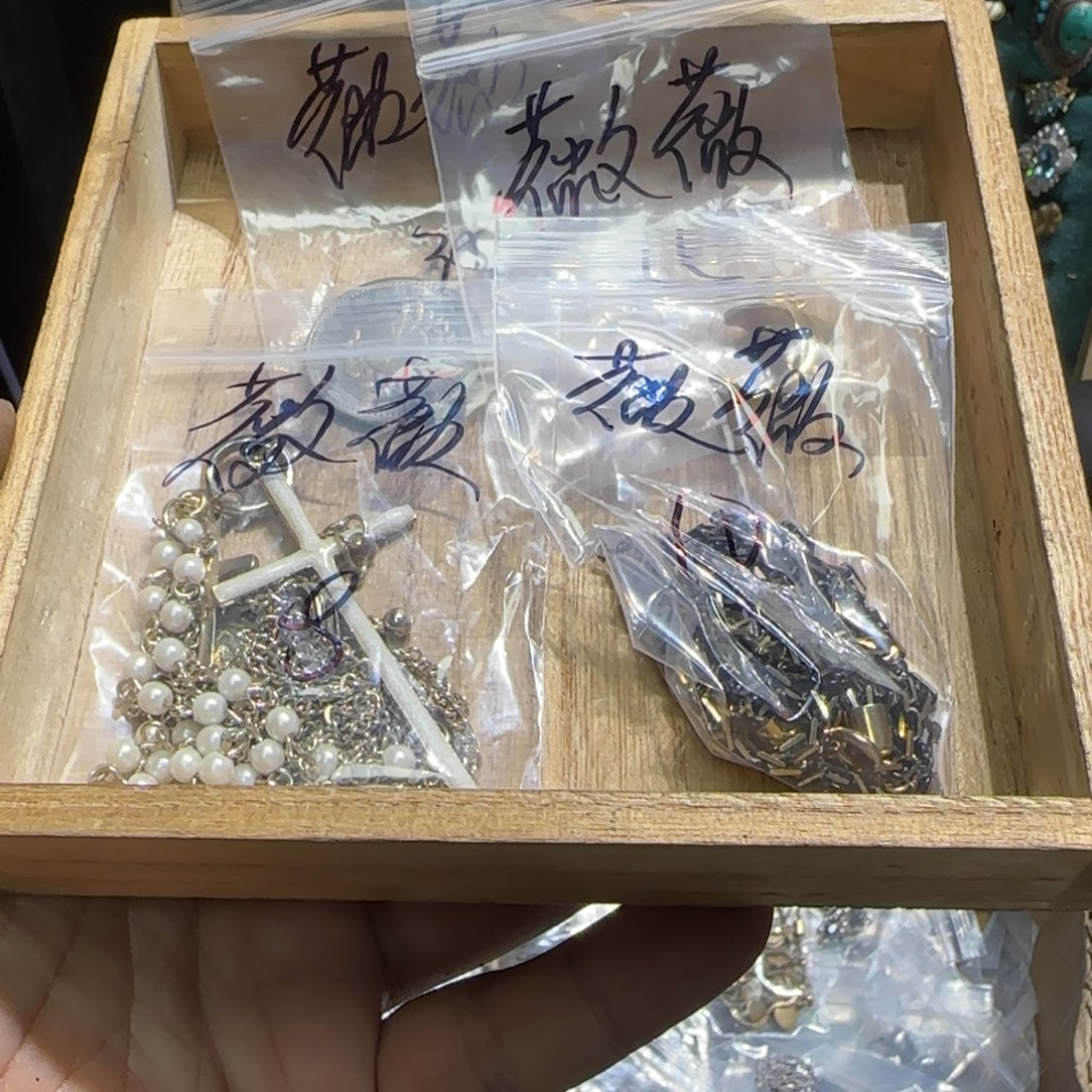 薇***薇醋酸（人造纤维）铁合金