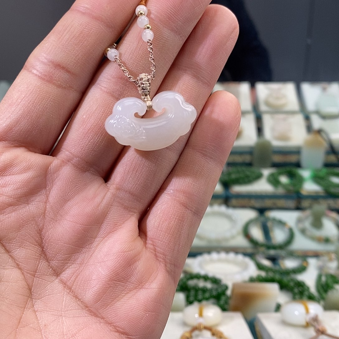 和田玉未镶嵌颈饰