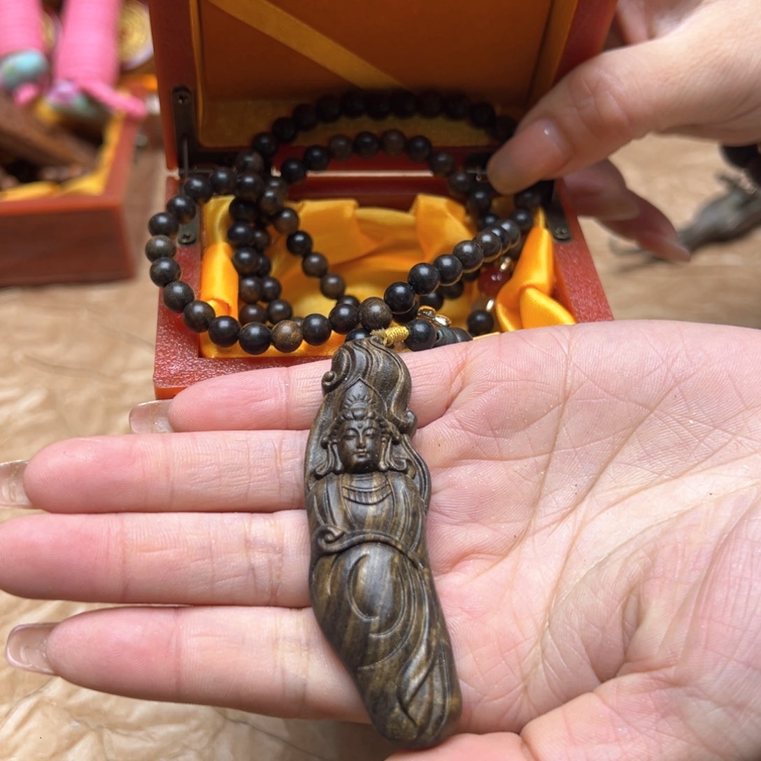 大叶紫檀（黑酸枝木类）