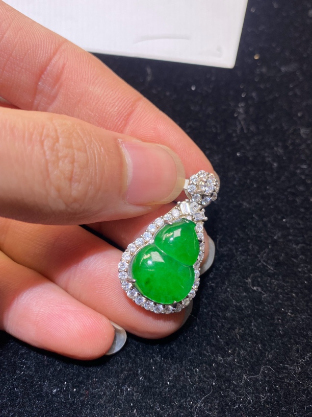 （危料专卖）天然翡翠A货 葫芦吊坠