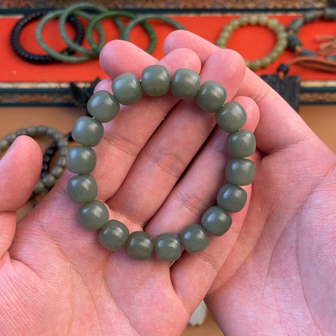 和田玉颈饰未镶嵌W****?