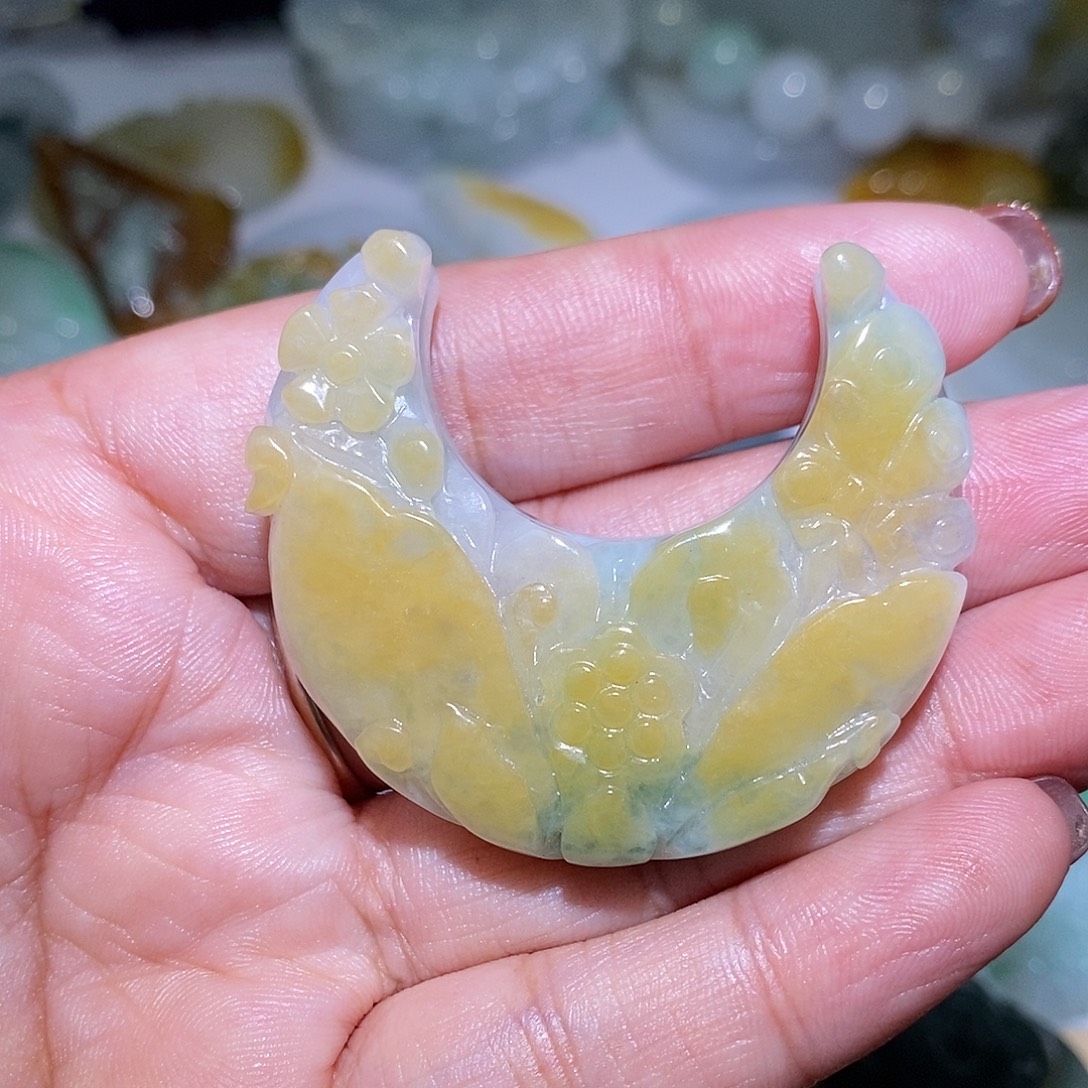 翡翠未镶嵌颈饰花