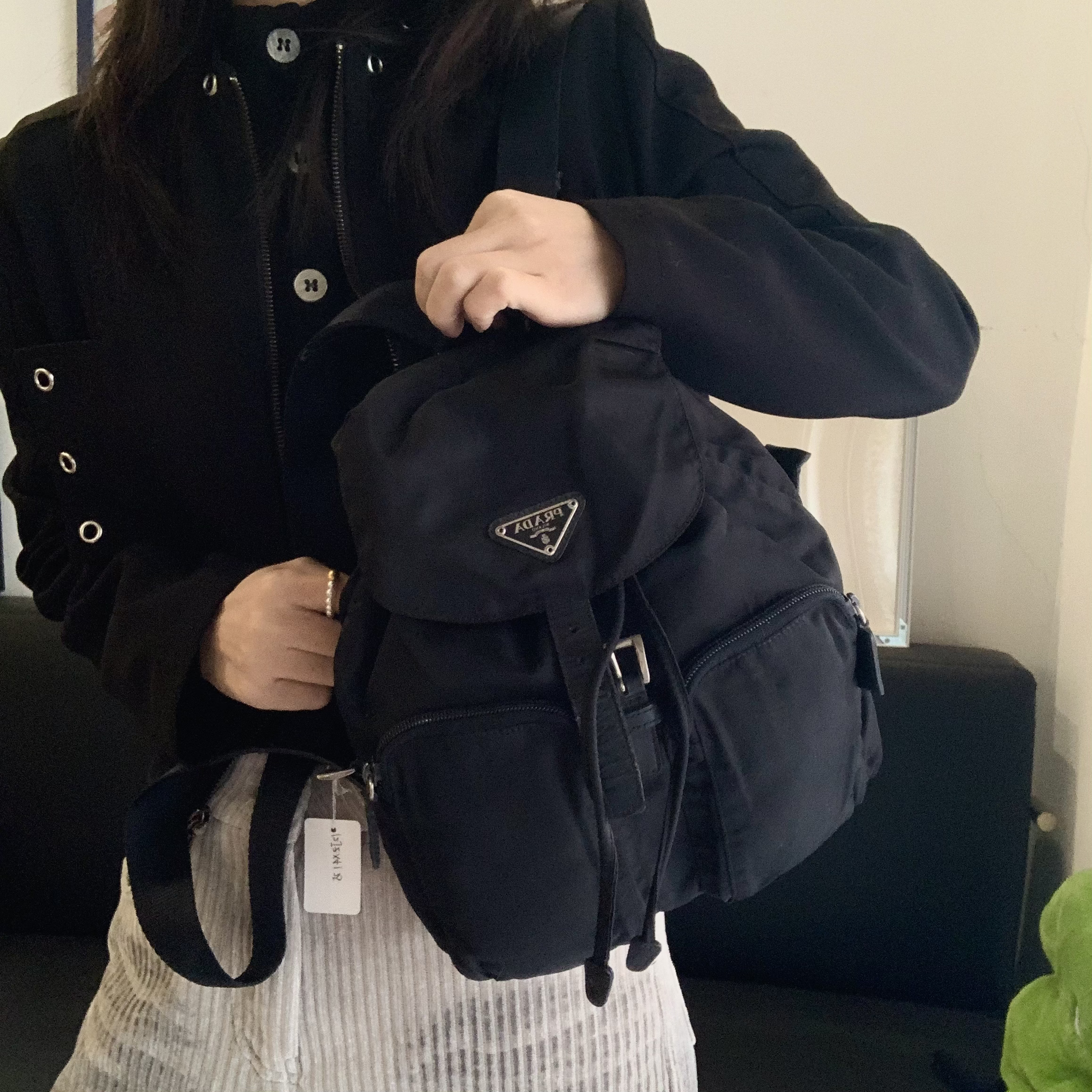 95新 Prada/普拉达 九黑银尼龙25尺寸双肩包小书包