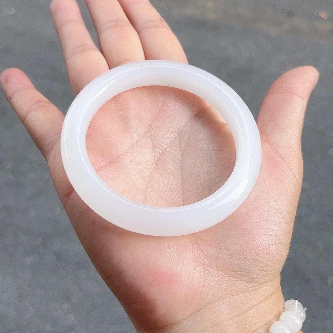 石英质玉（非洲翠）手镯未镶嵌