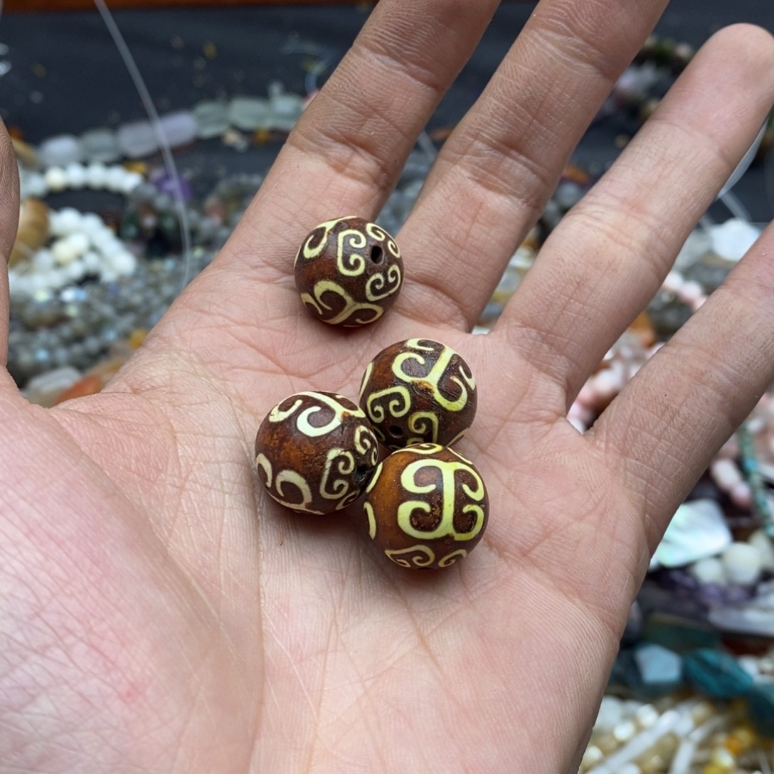 玛瑙/玉髓未镶嵌珠宝半成品两个15mm+回纹天珠圆珠款