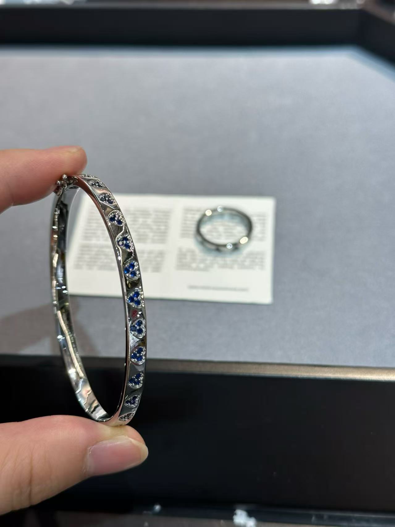 合金手镯 双面蓝白爱心镶钻镯