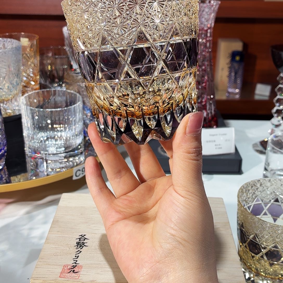 庸***扰琉璃手工艺品进口萤石