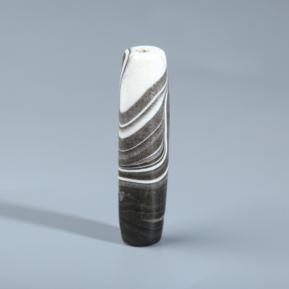 H13-265 也门火供地埋黑白缠丝玛瑙管珠 7.5*30.5mm