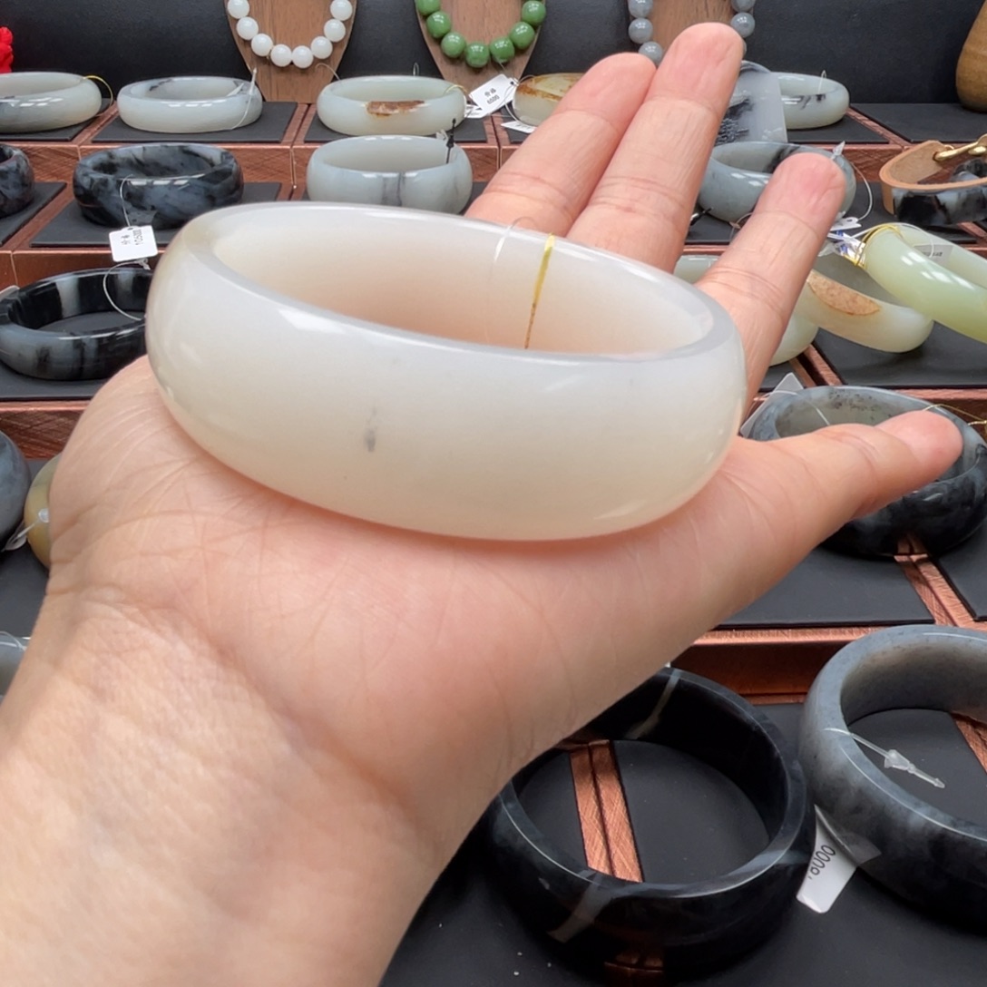 哼***将和田玉未镶嵌手镯58