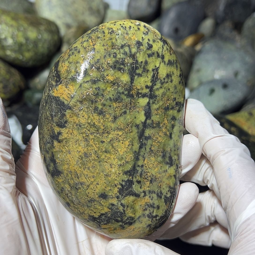 未镶嵌蛇纹石玉西藏藏玉药王石绿**荷